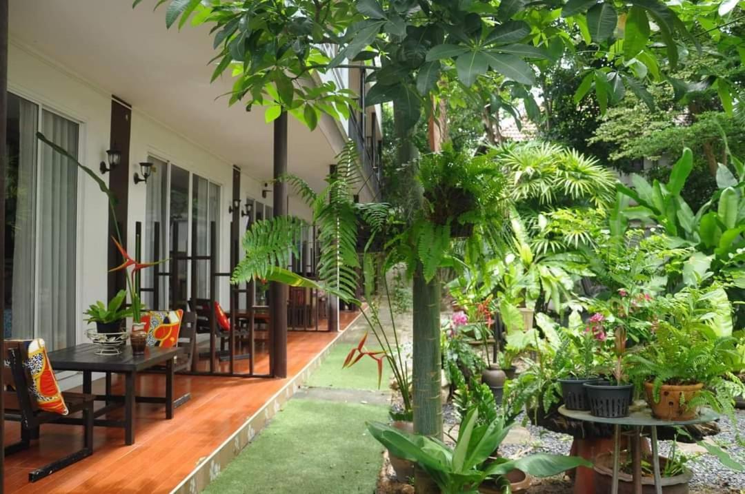 Hotel Eat N Sleep Phuket Exterior foto