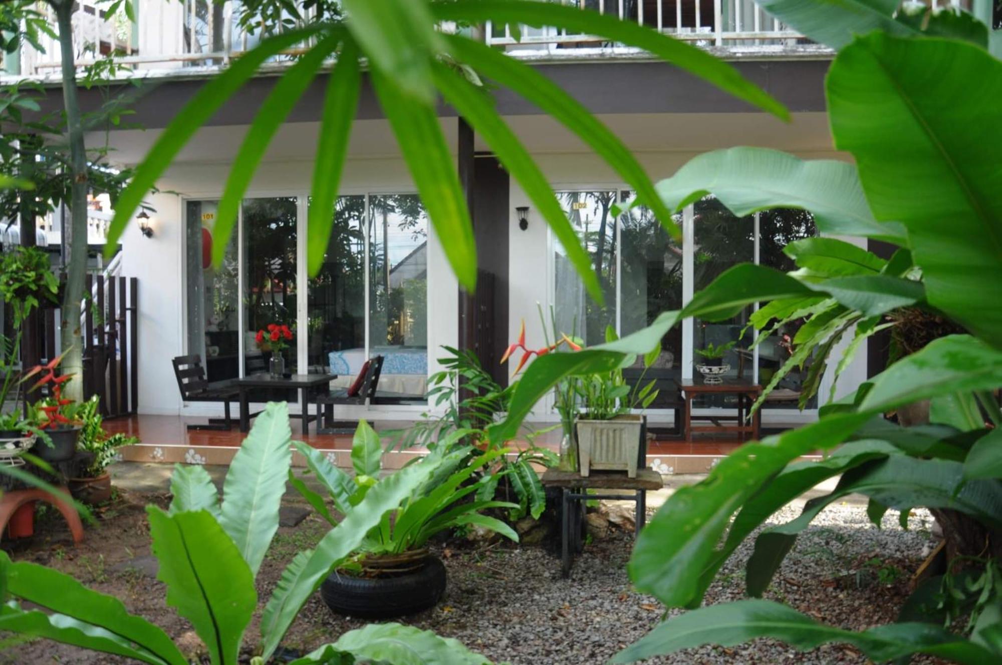 Hotel Eat N Sleep Phuket Exterior foto