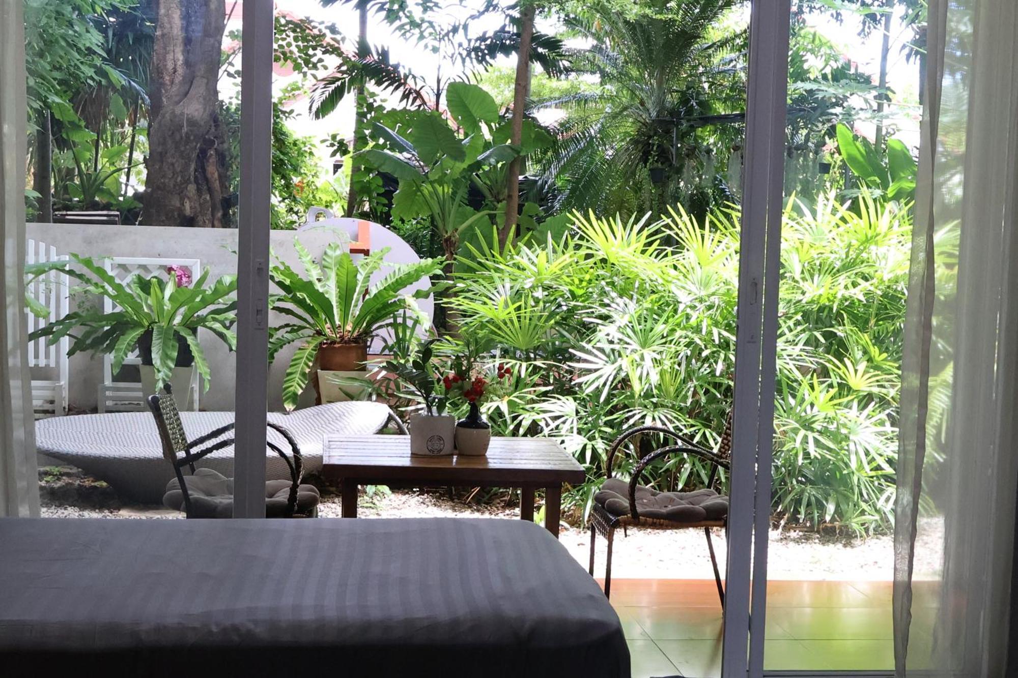 Hotel Eat N Sleep Phuket Exterior foto